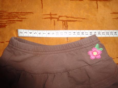 Hnědá sukýnka, 86