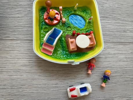 Retro otevírací krabička se zvířátky a figurkami,