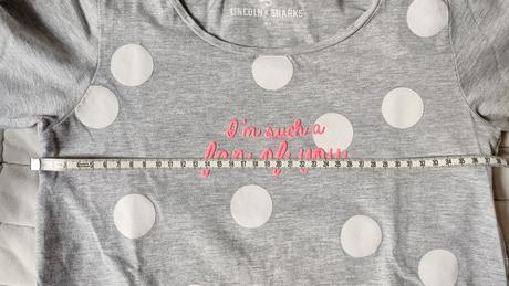 Šedé puntíkované tričko, 146