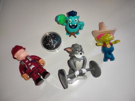 T277 5 x hračka, figurky velikostně od 6 - 11 cm,