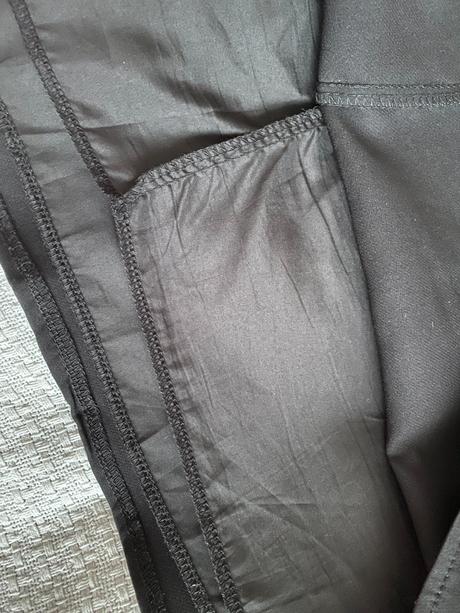 Černé šaty s perličkami m/l, m