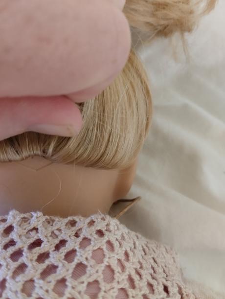 Značená porcelánová panenka, 