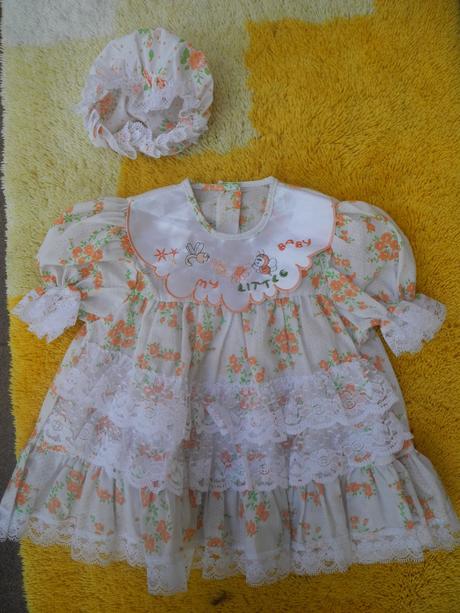 Šaty s kloboučkem, 86