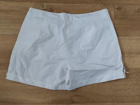 Bílé šortky, cherokee,40