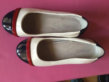 Baleriny lakovane s modrou spickou, kornecki,32