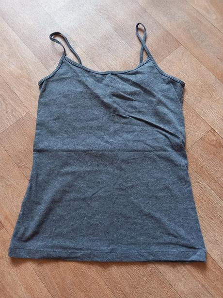 Set tílek vel. s - stav velmi pěkný - vel. s - zn., esmara,s