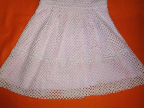 Exkluzivní bílé síťované šaty s růžovou podšívkou, 158