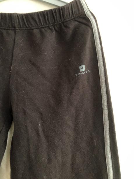 Vel. 122 černé zvonové tepláky, 122