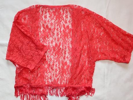 Ad91. krajkové bolérko 8-9 let, 134