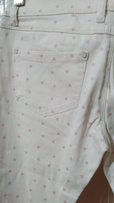 Letní srdíčkové džíny, 38