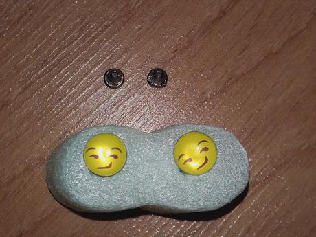 Náušnice emotikon samolibý úsměv, spokojenost,