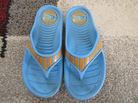 Pantofle pro kluka vel.34 nebo žabky-vel.35, 34