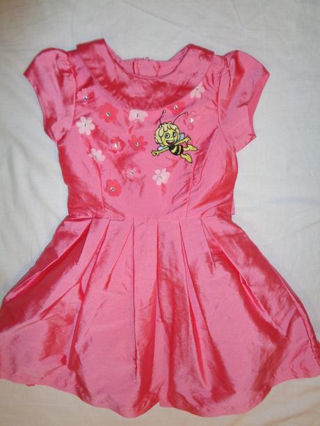 Luxusní lesklé sytě růžové šaty včelka mája, 98