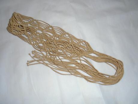 Koženkový pásek7 76 cm + třásně 2x50 cm,