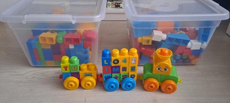 Mega bloks kostky 210ks + vláček abeceda, 