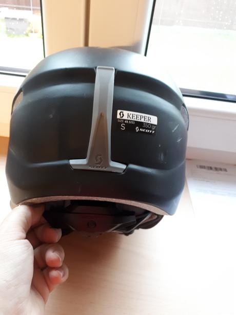 Kvalitní lehká značková helma na lyže scott, s