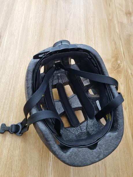 Cyklistická přilba, s