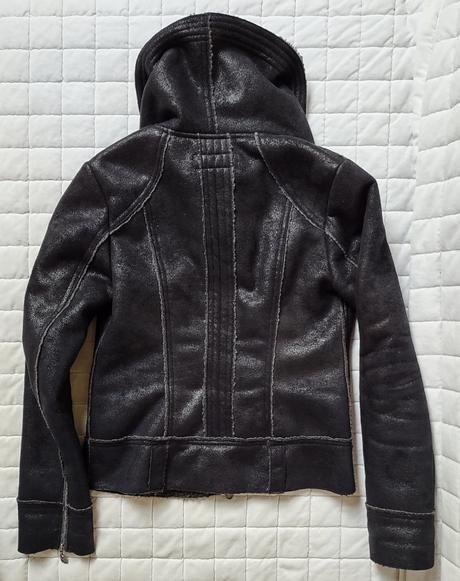 Černá bunda s kožíškem, clockhouse,s