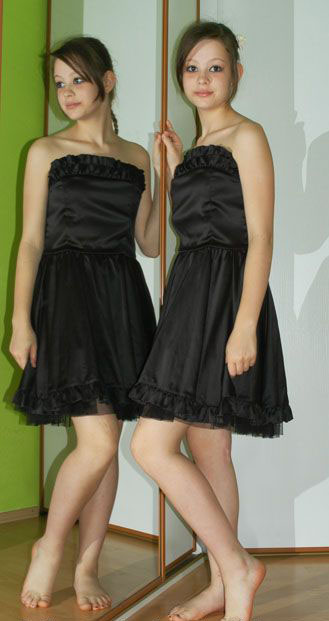 Společenské krátké černé saténové šaty i na léto, 38