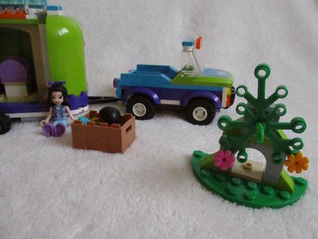 Lego friends mia a přívěs pro koně, 