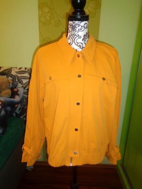 Moderní hořčicově žlutá bunda, 46