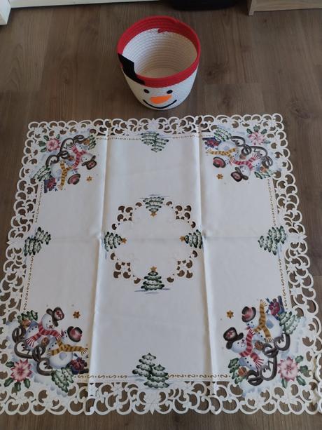 Nový vánoční ubrus s košíkem, 