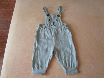 Pěkné zelené bavl. kalhoty s laclem, vel. 3-6 měs., 62