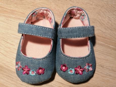 Capáčky - džínové baleriny s výšivkou, <17
