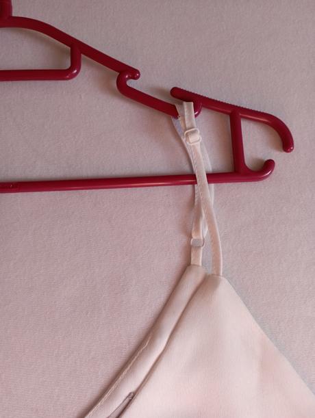 Božská saténová tílka, gate,40