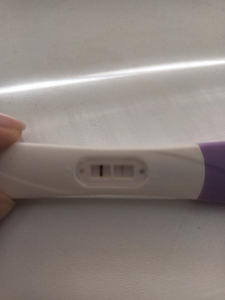 Je těhotenský test pozitivní? Jak rozpoznat čárku?