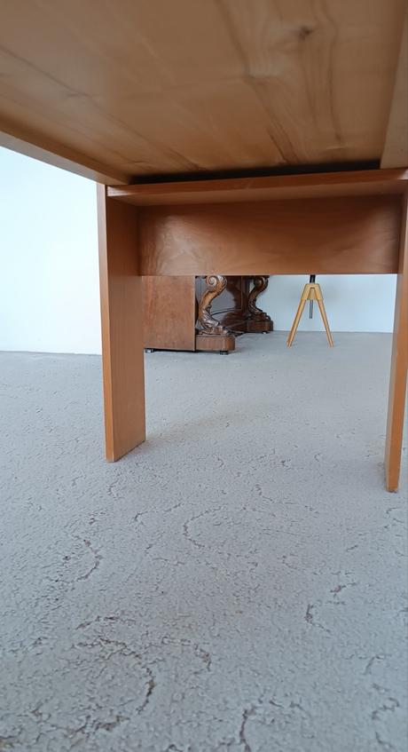 Velký konferenční stolek.,