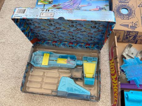 Hot wheels dráhy, 4 krabice, 