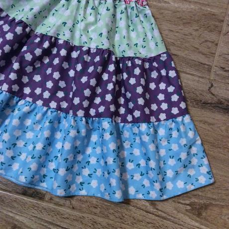 Lehoučké letní barevné šaty, 110