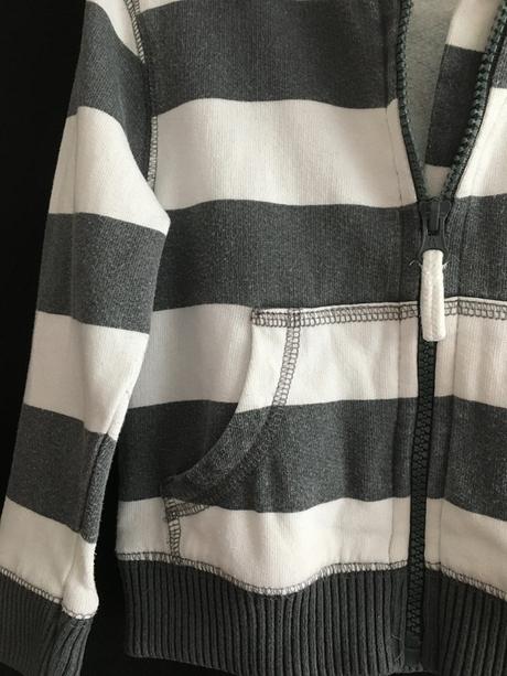 Vel. 92 šedobílá mikina s kapucí, 92