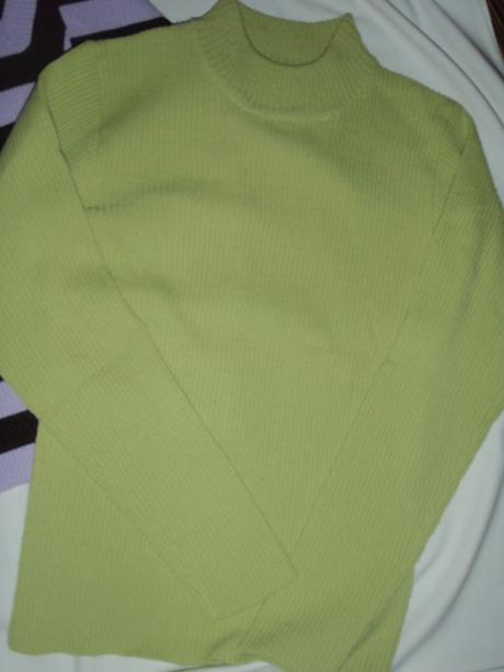 Krásný hráškově zelený úpletový rolák, m