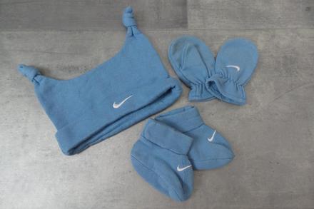Souprava nike (čepice, rukavice, capáčky), nike,80