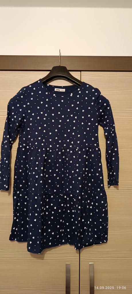 Dívčí šaty se srdíčky, sinsay,140