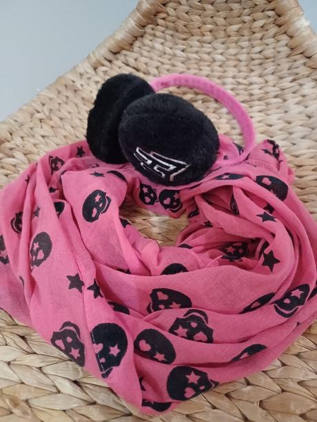 Kruhová šála šátek lebky + klapky na uši monster h, takko,140