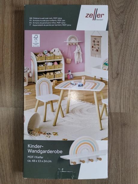 Dřevěný dívčí nástěnný věšák nový,