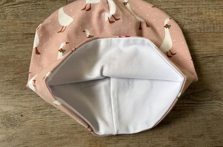 Čepice s motivem hus, 92