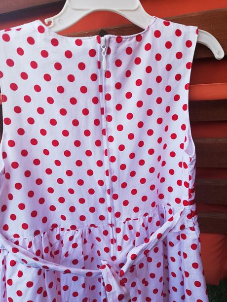 Saty dívčí vel. 122., 122