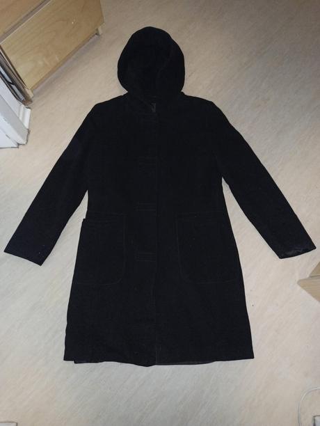 Lehký černý kabát s kapucí 38, 38