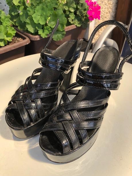 Obuv s extrémně vysokým podpatkem cerne leskle 36, 36