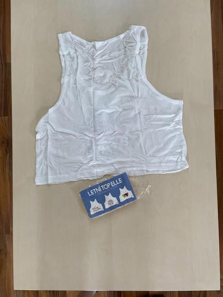 Nový krátký top/tílko, vel neuvedena kupoivána při, elle,s