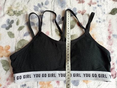 Černá sportovní podprsenka s překříženými ramínky, sinsay,m