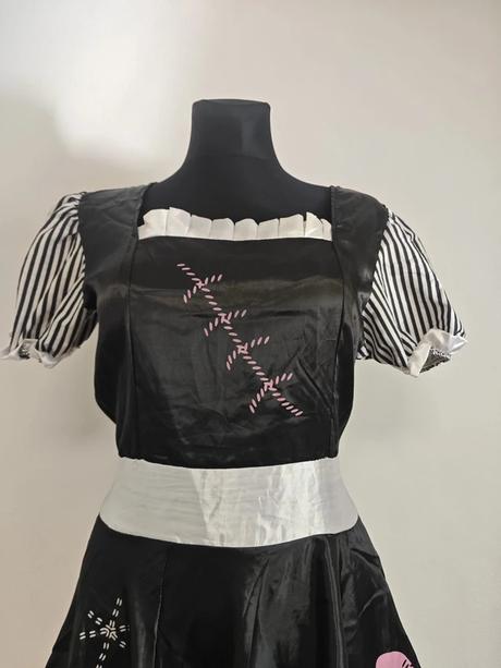 Zlá panenka halloween,