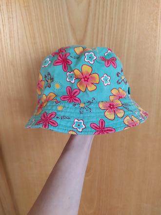 Květovaný klobouk, 92