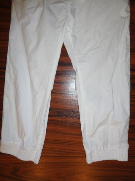 Luxusní sněhově bílé letní 3/4 kalhoty, 146