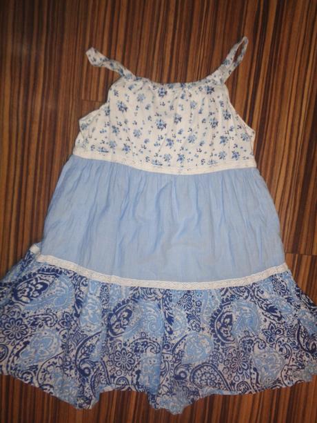 Krásné bílomodré volánové šaty, nutmeg,110