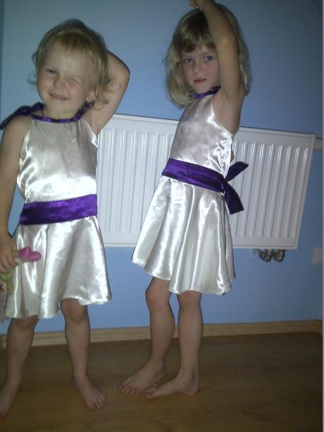 Šatečky pro družičky šampáň - kus 500 kč, 104